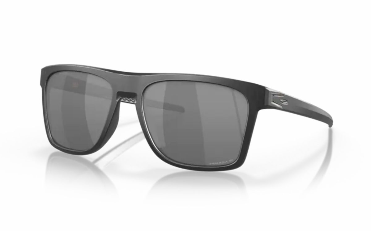 نظارة شمسية أوكلي OO 9100 01 حجم العدسة 57 شكل الاطار مستطيل لون العدسة اسود بولارايزد رجالي